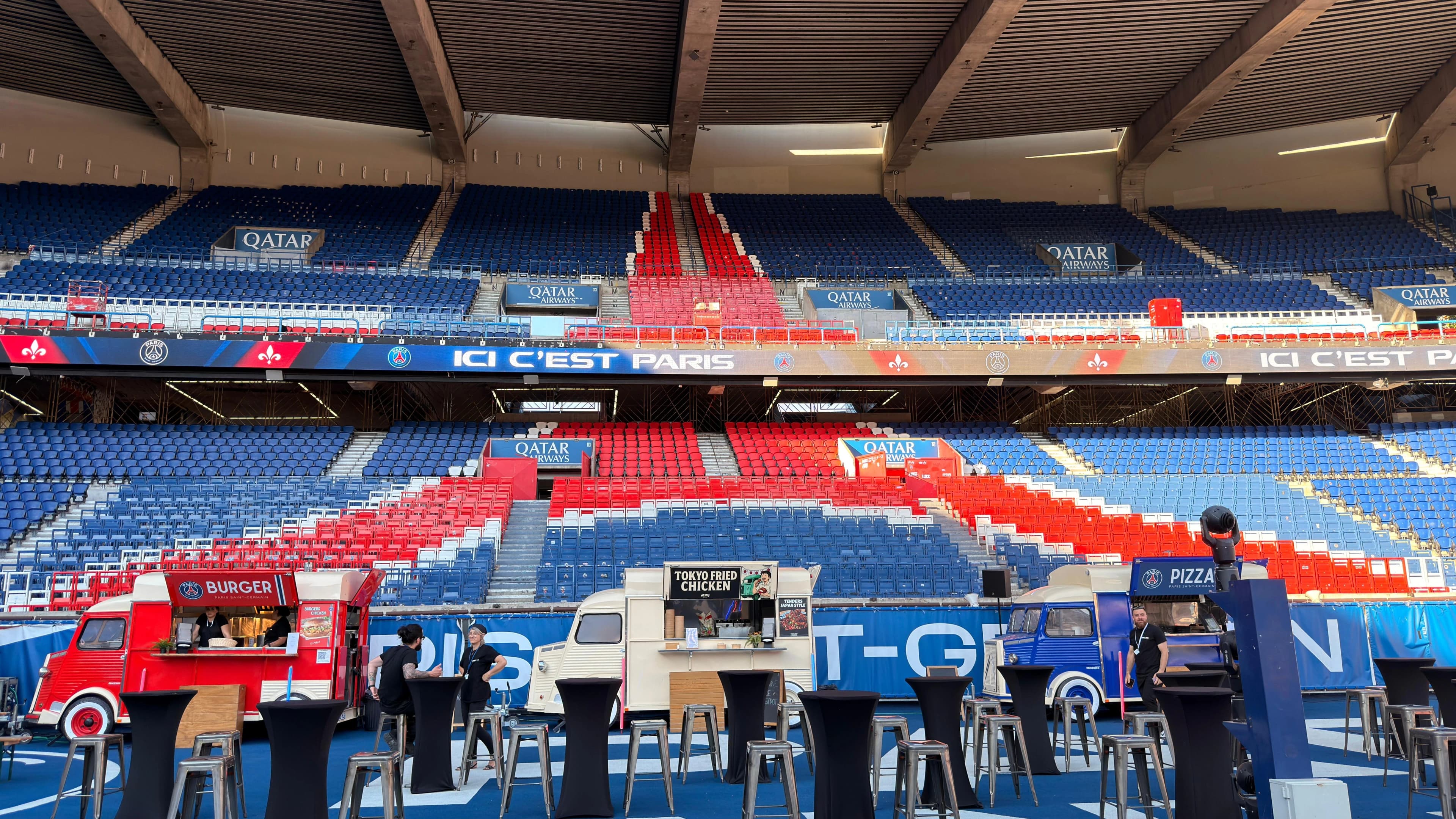 Trois Citroën HY Beau & Bon installés pour une réception au Parc des Princes