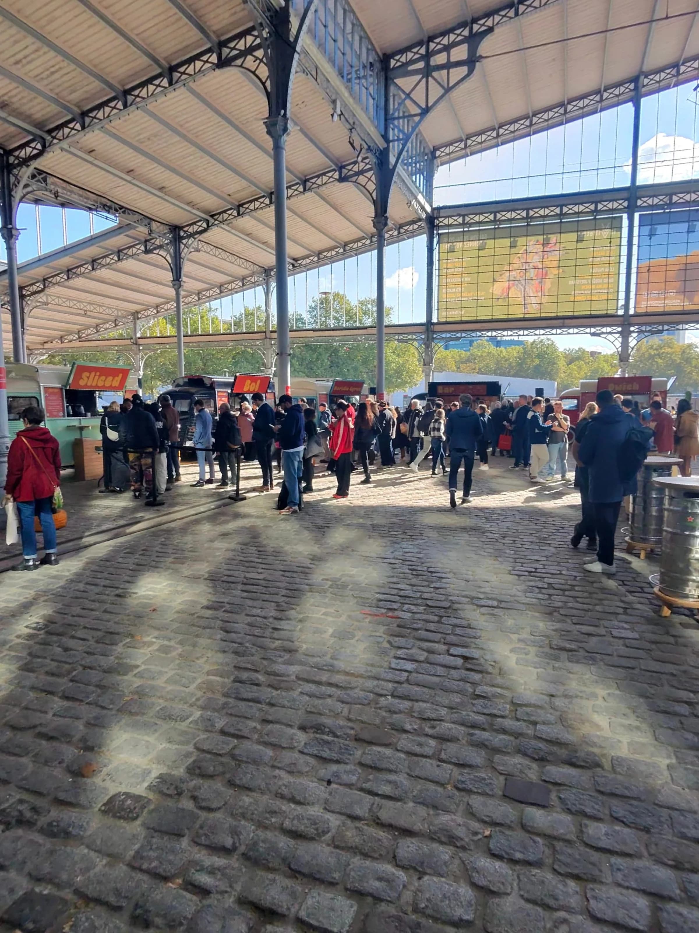 Foodtrucks Beau & Bon sous une halle