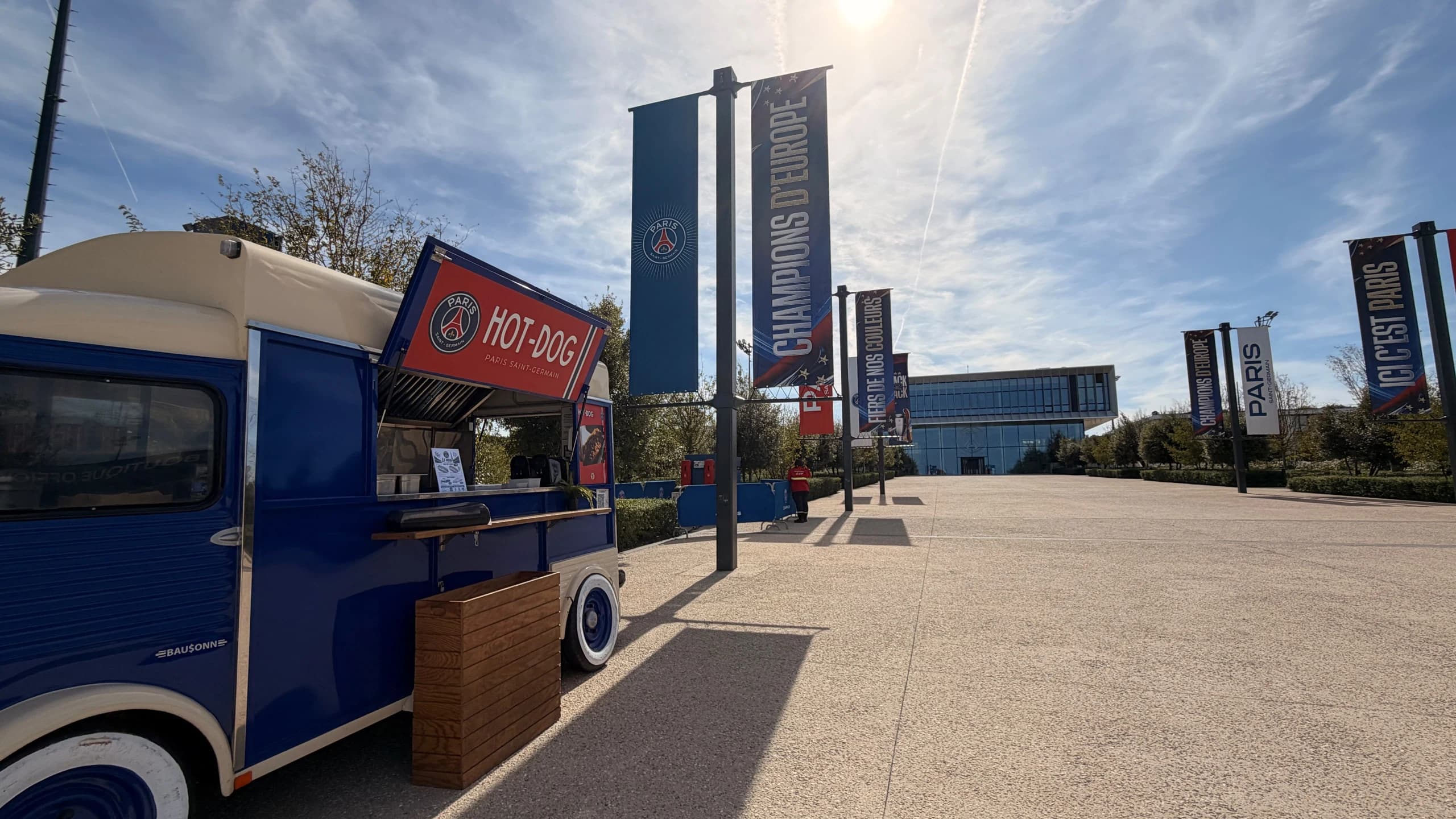 Citroën HY Hot-Dog aux couleurs du Paris Saint-Germain au Campus PSG