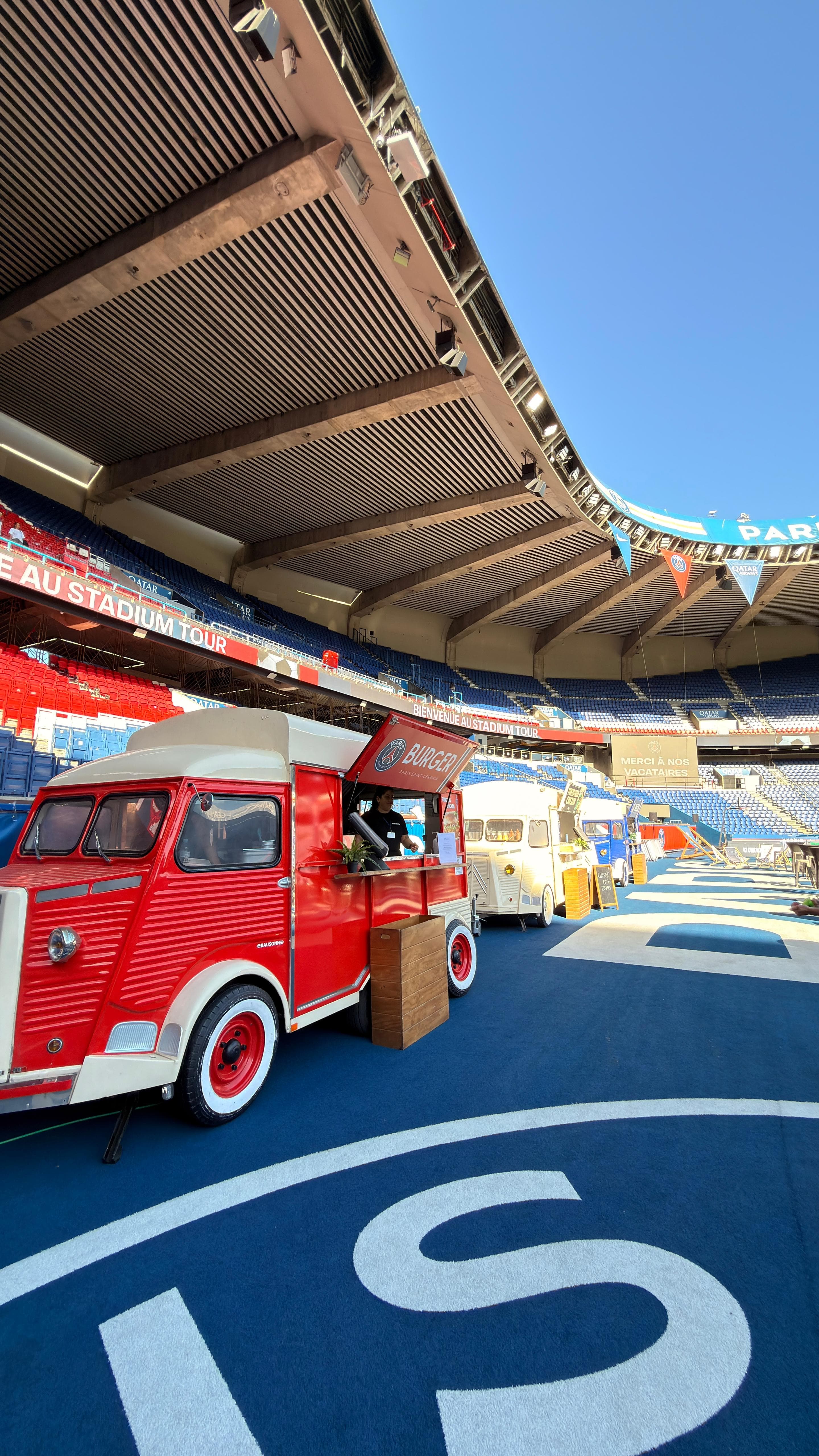 Citroën HY Beau & Bon installés au Parc des Princes