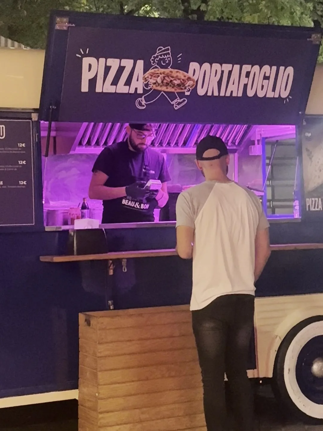 Citroën HY Pizza Portafoglio Beau & Bon en service de nuit sur le parvis du Trabendo pour la soirée ARTE Mix
